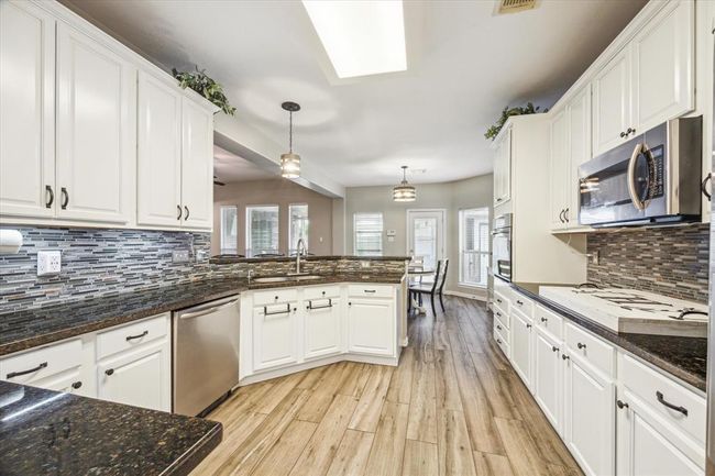 2541 Hidden Creek Dr, House other with 4 bedrooms, 3 bathrooms and 2 parking in Pearland TX | Image 10