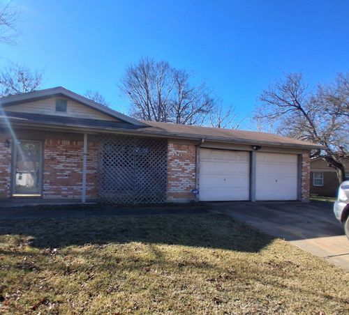 124 N Imperial Dr, Denison, TX, 75020-3500 | Card Image