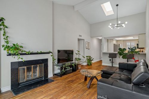 305-645 Chestnut Ave, Long Beach, CA, 90802-2845 | Card Image