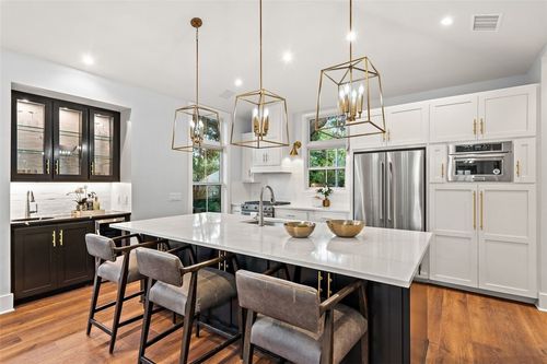 a-1801 Alta Vista Ave, Austin, TX, 78704-3152 | Card Image