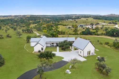 577 Cattle Creek Rd, Johnson City, TX, 78636-2214 | Card Image