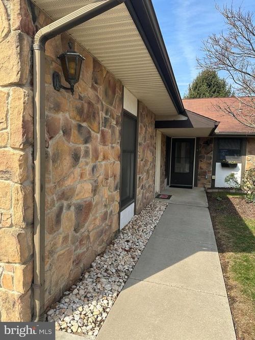 8 Abbey Ct, CARLISLE, PA, 17015-4365 | Card Image