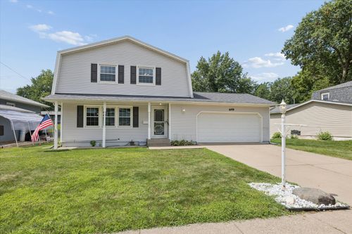 649 Northbrook Dr, Davenport, IA, 52806-3822 | Card Image