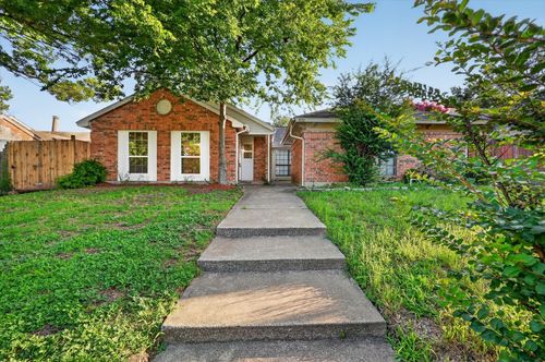 428 Dollins St, Cedar Hill, TX, 75104-9062 | Card Image