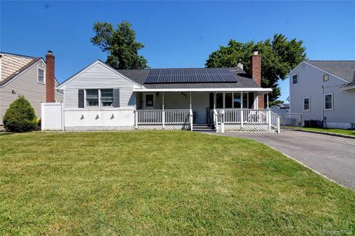 977 Brent Dr, Wantagh, NY, 11793-1042 | Card Image