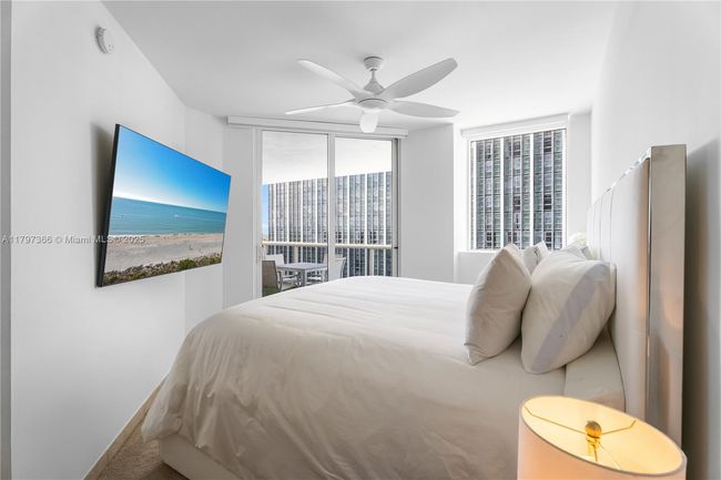 APT-1008 - 4779 Collins Ave, Condo with 3 bedrooms, 2 bathrooms and null parking in Miami Beach FL | Image 12