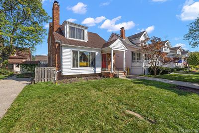 1332 Beaconsfield Avenue, Home with 3 bedrooms, 2 bathrooms and null parking in Grosse Pointe Park MI | Image 2