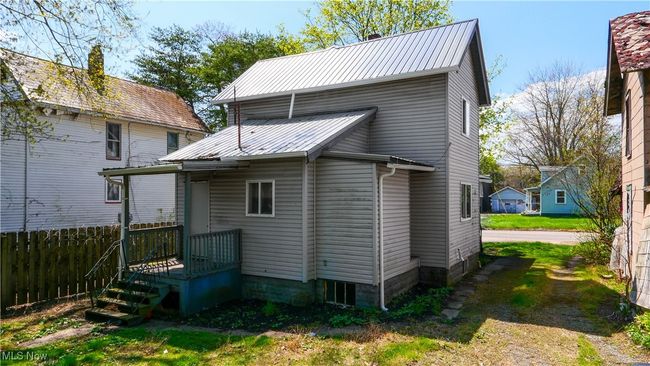 Rear view of house with a metal roof | Image 19