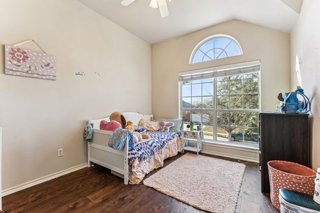 Upstairs Secondary Bedroom | Image 24