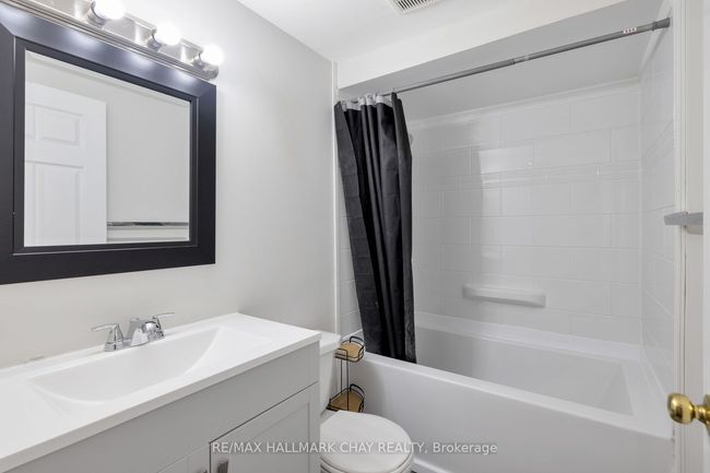 39 Eugenia St, House other with 5 bedrooms, 2 bathrooms and 4 parking in Barrie ON | Image 43