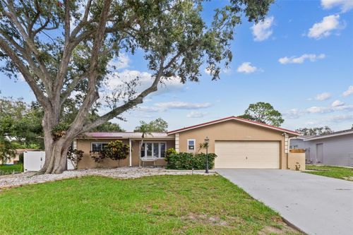 8667 139th St, SEMINOLE, FL, 33776-2206 | Card Image