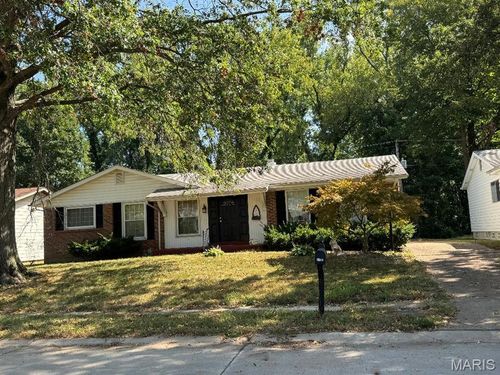 3230 Churchill Dr, Florissant, MO, 63033-1510 | Card Image
