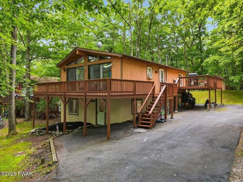 105 Doe Loop, Bushkill, PA, 18324-6844 | Card Image