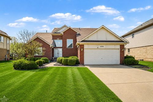 47715 Beacon Sqaure Drive, Macomb Township, MI, 48044 | Card Image