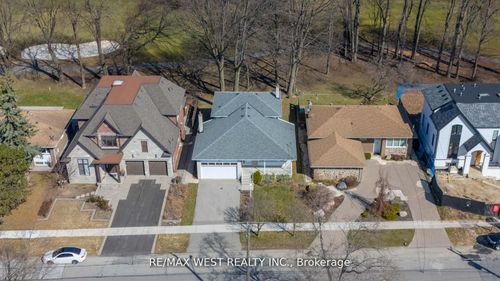 28 Braywin Dr, Etobicoke, ON, M9P2P1 | Card Image