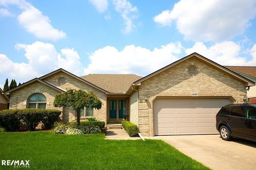 54089 Samara Dr, Macomb, MI, 48042-2212 | Card Image