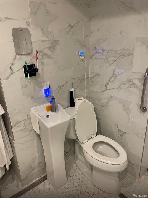 3443 Nichols Rd, Auburn Hills, MI, 48326-3835 | Card Image