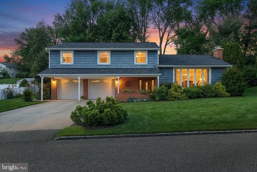 2415 Wildon Dr, York, PA, 17403-5213 | Card Image