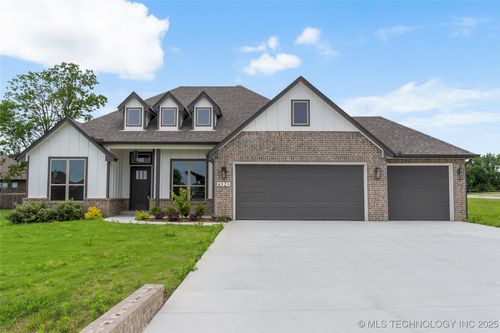 4525 S Holly Ave, Sand Springs, OK, 74063-7047 | Card Image