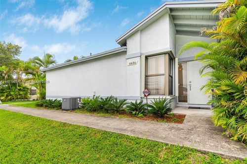 04-6604 Sw 152nd Pl, Miami, FL, 33193-2142 | Card Image