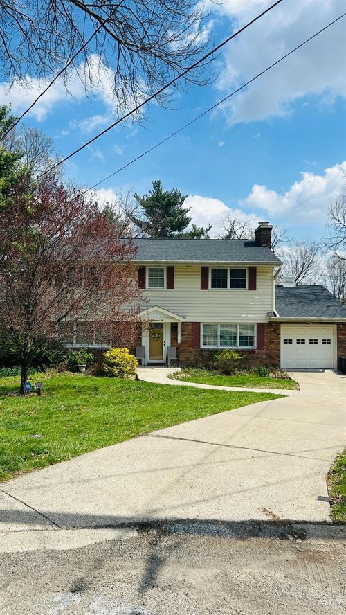 502 Blossomhill Ln, Cincinnati, OH, 45224 | Card Image