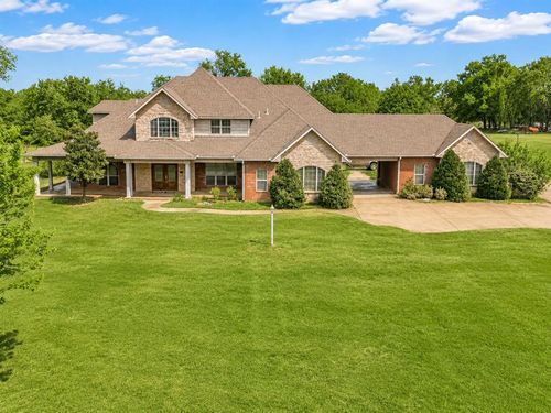 1419 W Royal Oaks Rd, Pauls Valley, OK, 73075-5317 | Card Image