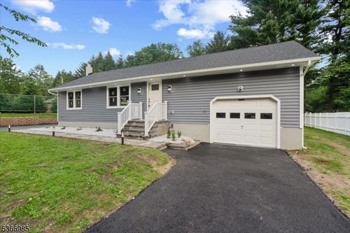 204 Christopher St, Hackettstown, NJ, 07840-1706 | Card Image