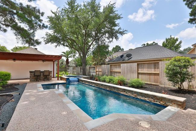Water feature spill over from spa. Chlorine pool. | Image 38