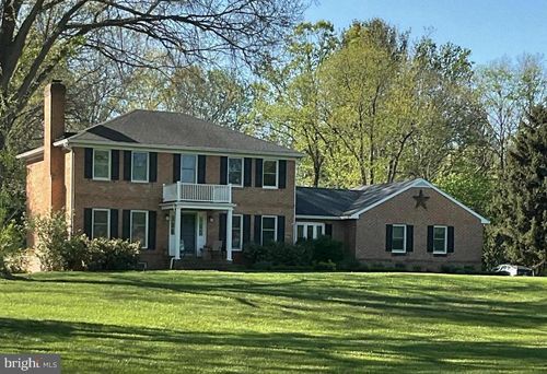 1075 Willowdale Dr, SHEPHERDSTOWN, WV, 25443-3516 | Card Image