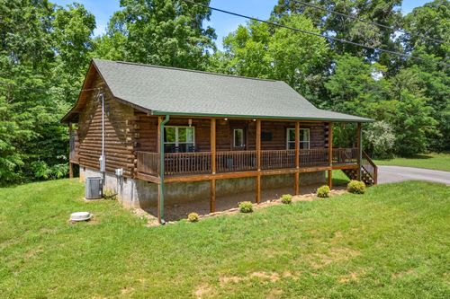 2316 Wingspan Dr, Sevierville, TN, 37876-8011 | Card Image