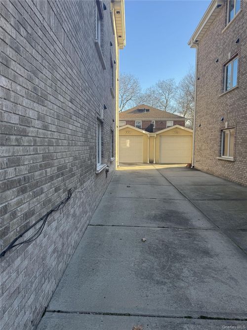floor-1-4033 191st St, Flushing, NY, 11358-2862 | Card Image