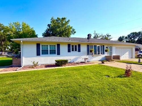 1402 Jonquil St, Centralia, IL, 62801-4911 | Card Image