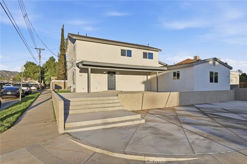 11062 Oneida Avenue, San Fernando, CA, 91340 | Card Image