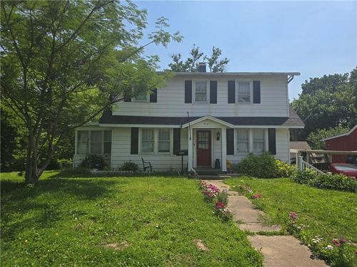 9521 E 13th St S, Independence, MO, 64052-1823 | Card Image