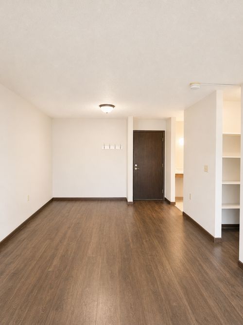 n110-812 Hills Ave, Jackson, MN, 56143-1072 | Card Image