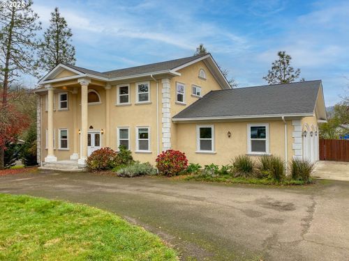 3133 Ne Douglas Ave, Roseburg, OR, 97470-3735 | Card Image