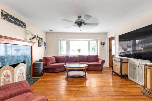 340 W 13th St, Deer Park, NY, 11729-6402 | Card Image