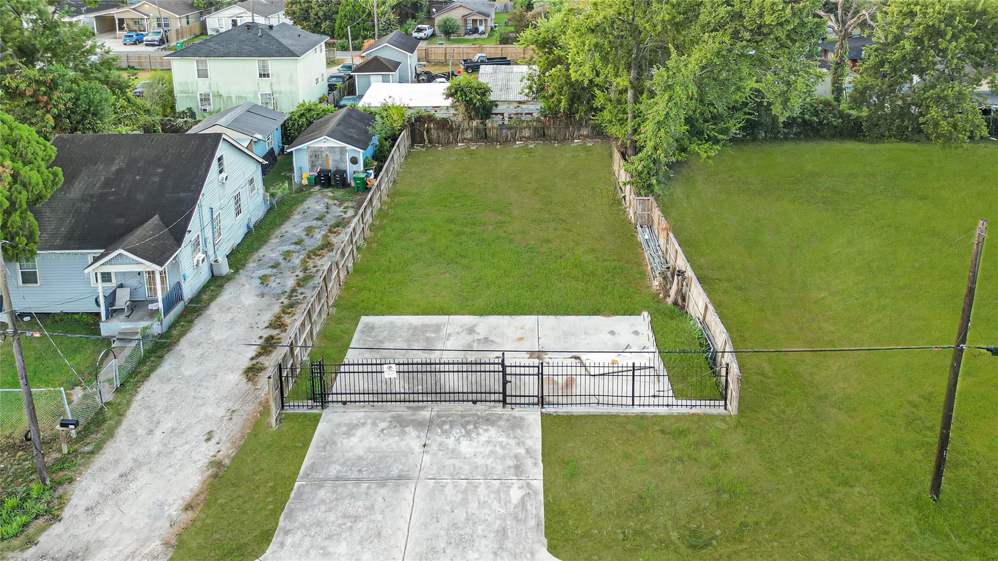 Land in Houston 4