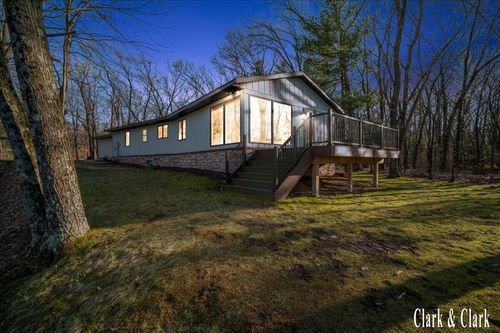 3125 E 82nd St, Newaygo, MI, 49337-9218 | Card Image