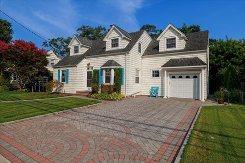 175 Rockaway Ave, Rockville Centre, NY, 11570-5925 | Card Image