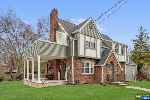 157 Glenbrook Pkwy, Englewood, NJ, 07631-2105 | Card Image