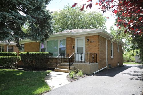 4951 Howard St, Skokie, IL, 60077-2805 | Card Image