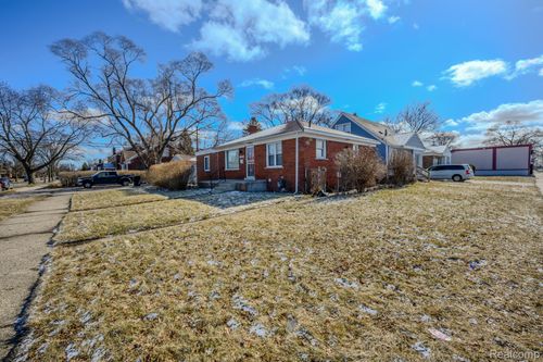 11700 Engleside St, Detroit, MI, 48205-3320 | Card Image