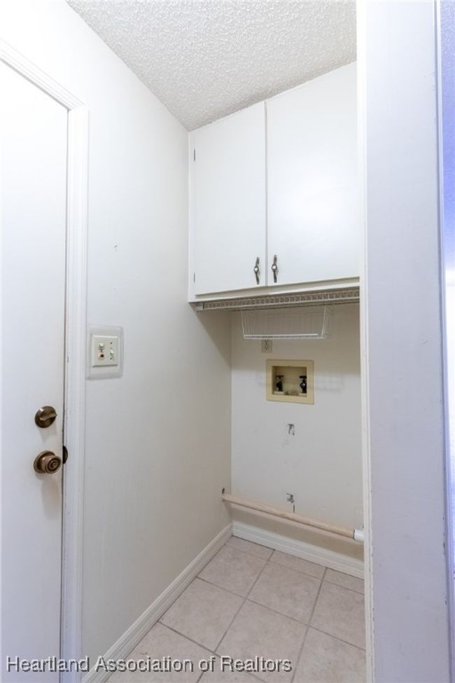 321 Grove Cir, Condo with 2 bedrooms, 2 bathrooms and null parking in AVON PARK FL | Image 25