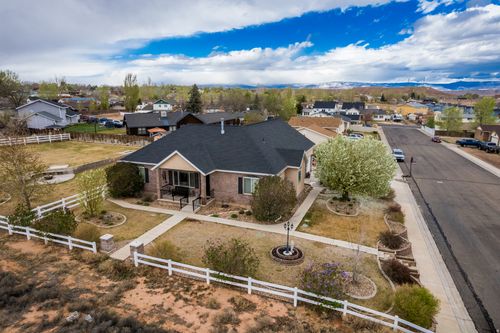 54 S Ivie Mnr, Roosevelt, UT, 84066-2710 | Card Image