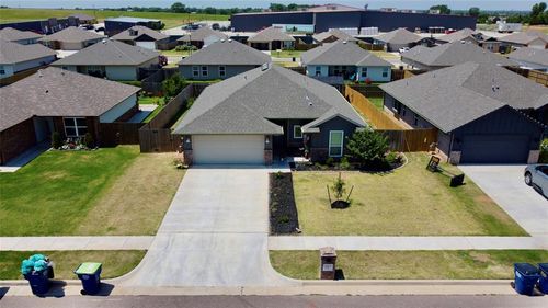 1017 S Appaloosa Ln, Mustang, OK, 73064-4638 | Card Image