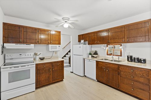 2355 Dorland Pl E, Maplewood, MN, 55119-5564 | Card Image