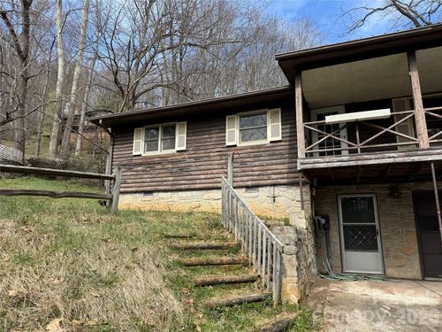 814 Mountain View Dr, Maggie Valley, NC, 28751-8863 | Card Image