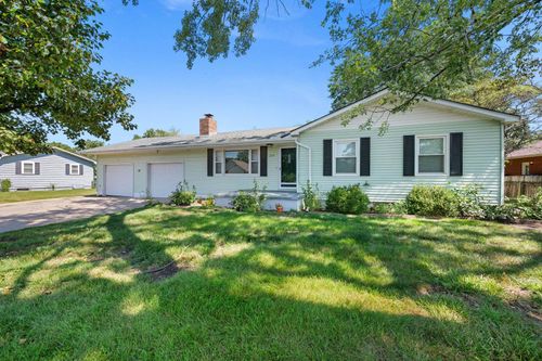 230 N Wichita St, Benton, KS, 67017-8820 | Card Image