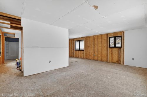 518 Elizabeth St, Milford, MI, 48381-1740 | Card Image